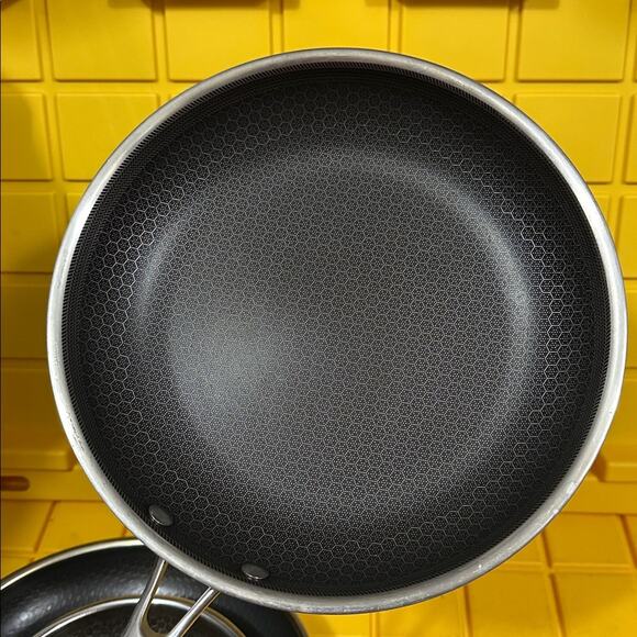 HEXCLAD 4 Piece Nonstick Stainless Steel Frying Pan Set 8,10 12” $400 - Picture 4 of 7